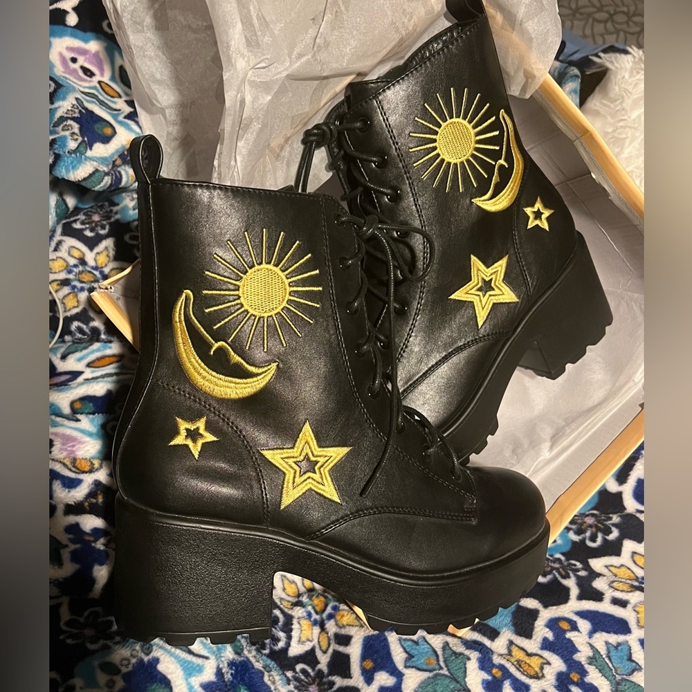 Koi Footwear Women’s Sun Moon Boots - Women’s Size 10